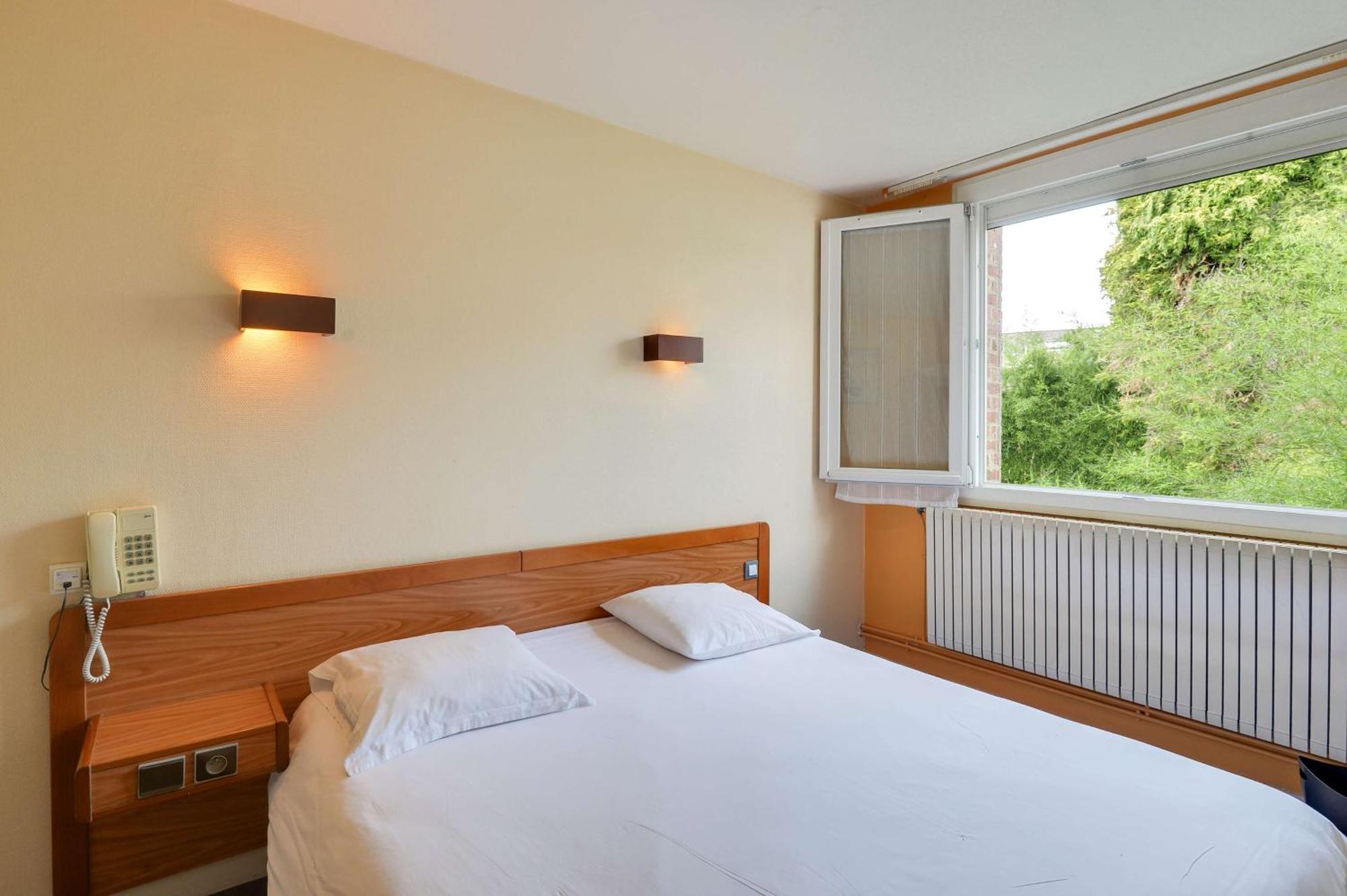 Brit Hotel Notre Dame Valenciennes Exterior photo
